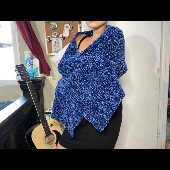 Blue velvet yarn scarf - Picture 7 of 9